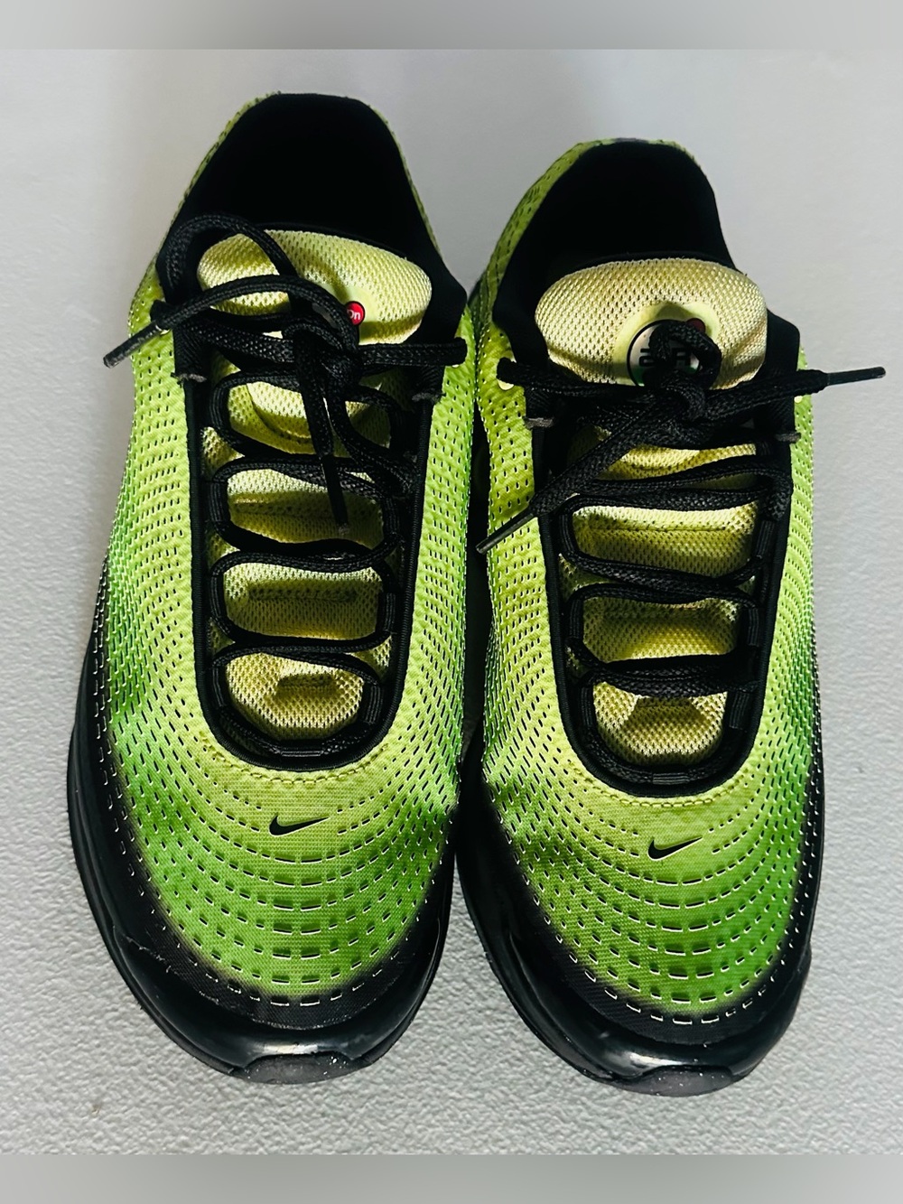 Nike Men's Neon Green Gradient Mesh Running Sneakers 10 size
